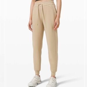 NWT Lululemon Scuba High-Rise Jogger Color: Trench Size: 4